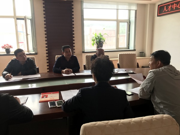 图片三为返乡创业人才协会党支部党小组会议.JPG